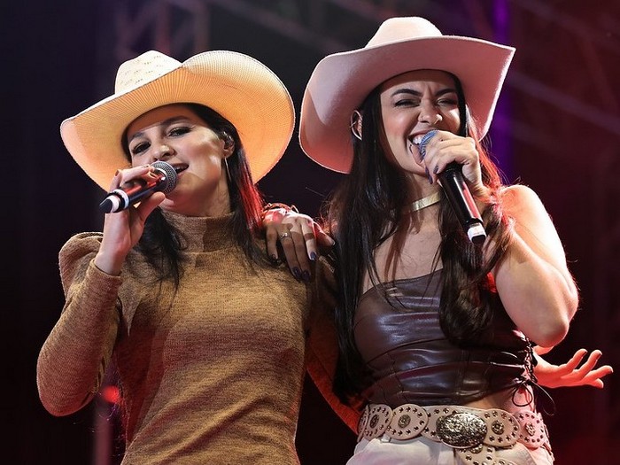 Aparecida Sertaneja reúne Adriana Farias, Alexandre Arez, Roberto Seresteiro, Nando Rodrigues e a dupla Karina e Flaviane