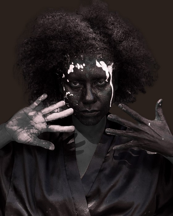 Kelly Lua apresenta o álbum "ELÃ" ao vivo em São Paulo