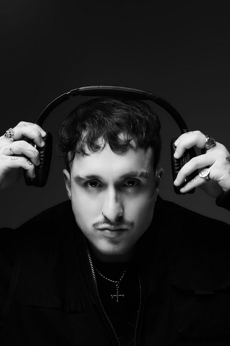 Kweller mergulha em sonoridade introspectiva e obscura com “Sexto Sentido”