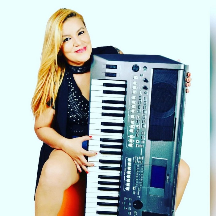 Laércia Dantas sai das redes e conquista plataformas musicais com disco inédito