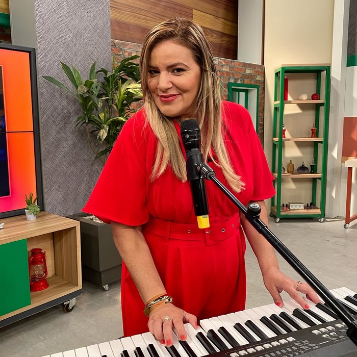 Laércia Dantas sai das redes e conquista plataformas musicais com disco inédito