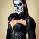 Musa da Colorado, Mari Marquini passa por transformação de 3h e aparece irreconhecível em Halloween carnavalesco