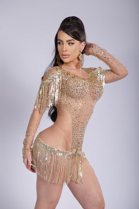 Leilão: Mari Marquini transforma tapa-sexo do Carnaval em investimento para próxima aparição na avenida