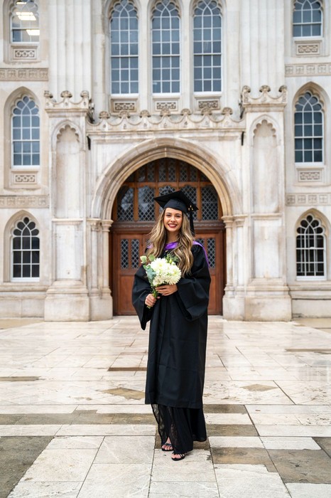 Mariana Lewis celebra nova fase: formatura na Guildhall, personagem em "The Hunger Games On Stage" e indicação no British Web Awards