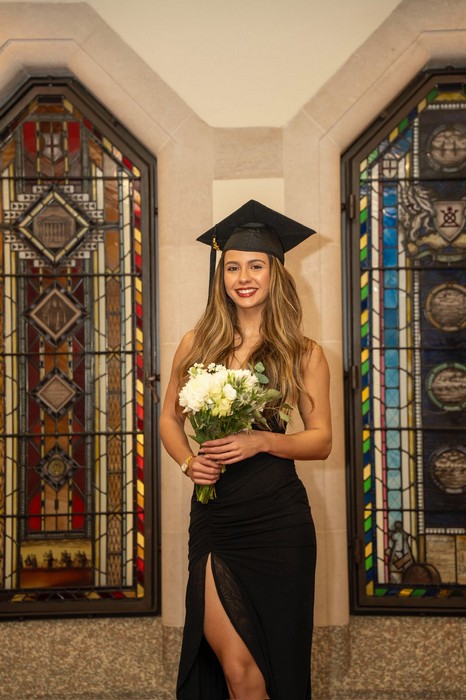 Mariana Lewis celebra nova fase: formatura na Guildhall, personagem em "The Hunger Games On Stage" e indicação no British Web Awards