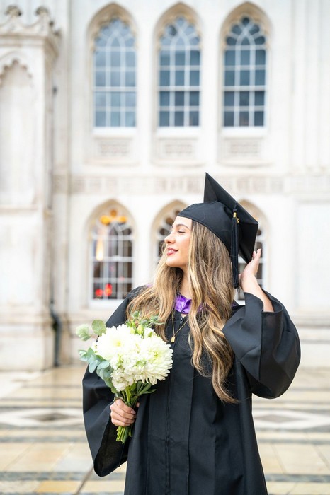 Mariana Lewis celebra nova fase: formatura na Guildhall, personagem em "The Hunger Games On Stage" e indicação no British Web Awards