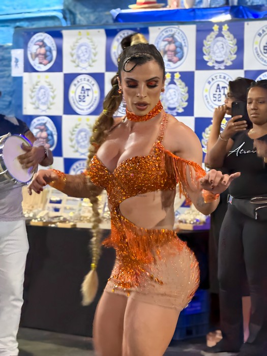Vivian Cristinelle quebra preconceito no Carnaval: "enfrentei fitfobia por anos"