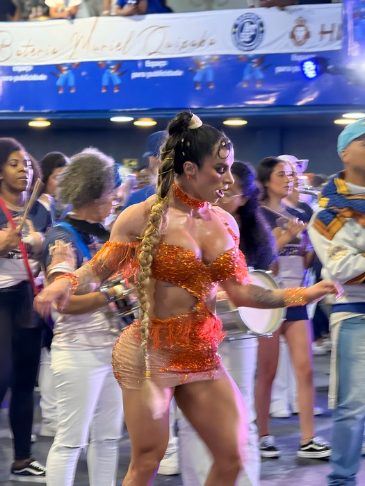 Vivian Cristinelle quebra preconceito no Carnaval: "enfrentei fitfobia por anos"