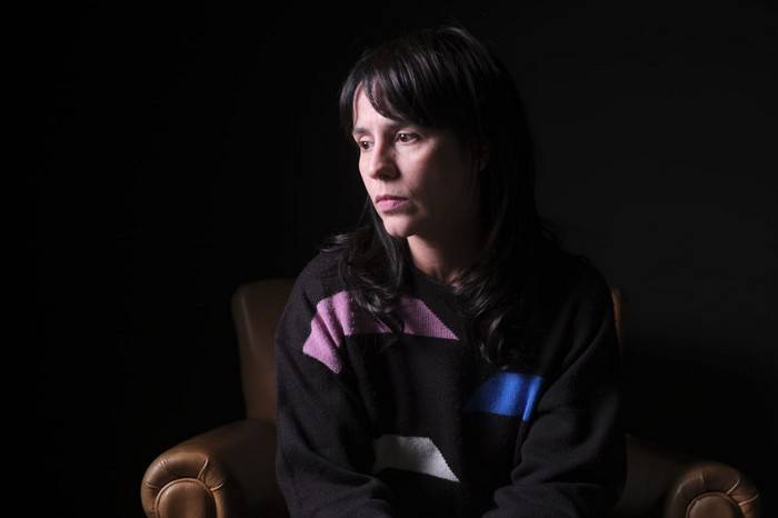 Zero Grau: Uma peça teatral que desafia a identidade e a ética