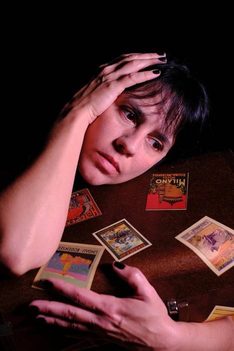 Zero Grau: Uma peça teatral que desafia a identidade e a ética