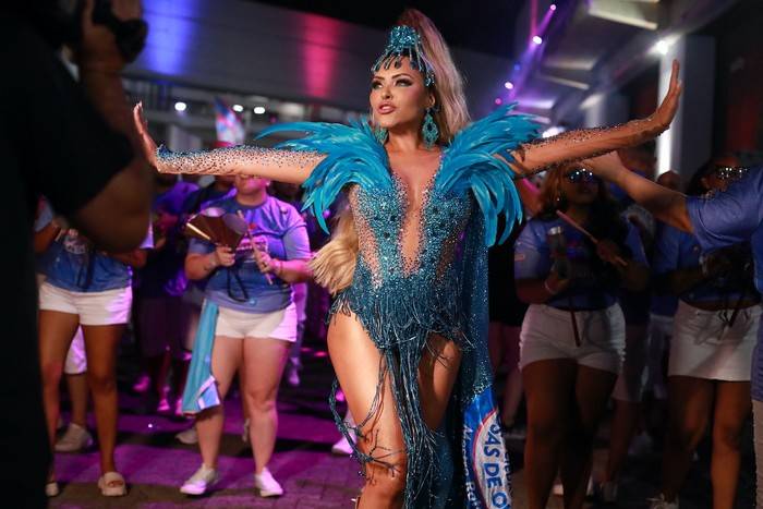 Representante Máxima da Bateria, Ana Beatriz Godoi exalta conexão com ritmistas e revela filosofia carnavalesca