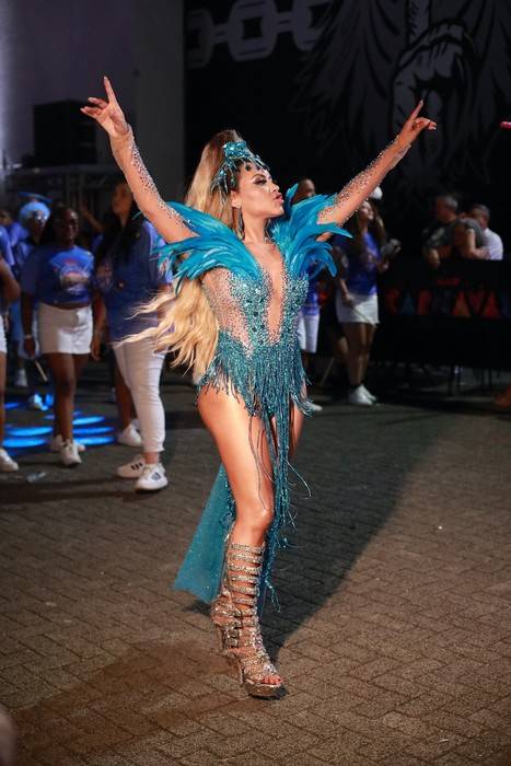 Representante Máxima da Bateria, Ana Beatriz Godoi exalta conexão com ritmistas e revela filosofia carnavalesca