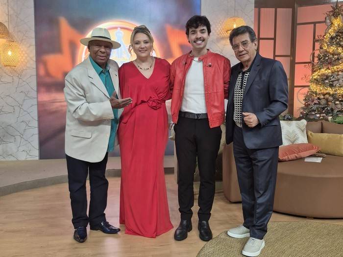 Sami Rico, Mococa e Paraíso, Anna Maz, Felipe Menegat e Mere Oliveira celebram o Natal no Aparecida Sertaneja