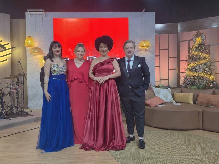 Sami Rico, Mococa e Paraíso, Anna Maz, Felipe Menegat e Mere Oliveira celebram o Natal no Aparecida Sertaneja