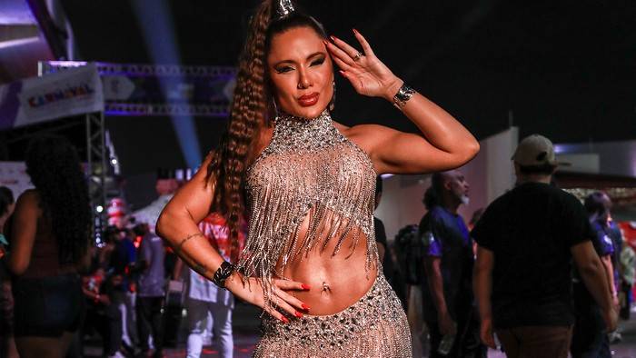 Estreia reluzente: Musa Carla Silva brilha em esquenta e define seu conceito como “Ser Gostosa”