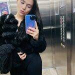 Homenagem e Luto: Janaína Costa envia coroa de flores ao velório de Tainara Souza Santos