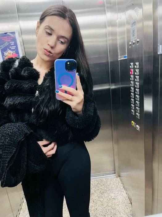 Homenagem e Luto: Janaína Costa envia coroa de flores ao velório de Tainara Souza Santos