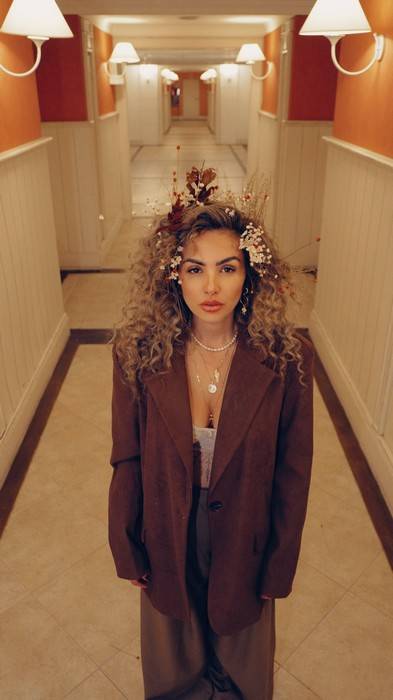 Kia Sajo lança "Cores Quentes", faixa que transforma a fuga em reencontro