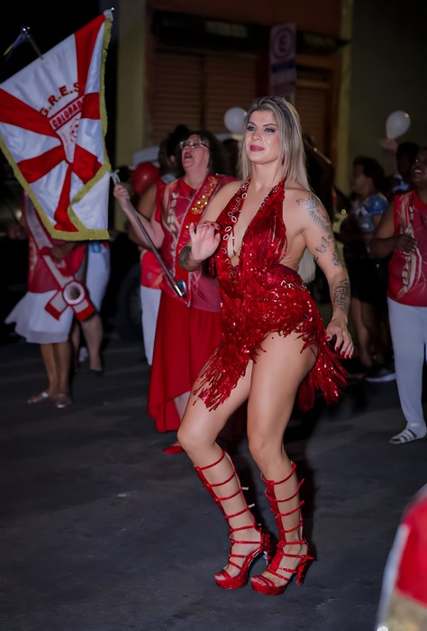 Luciana Fontano escolhe o Carnaval para retorno após década longe dos holofotes