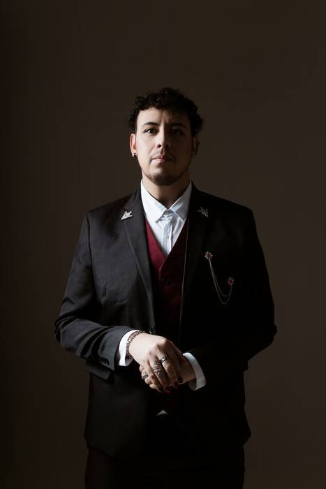 "Arrebatamento": Marc Yann transforma espiritualidade e emoções em pop místico 