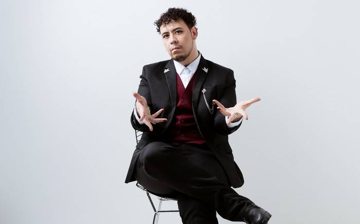 “Arrebatamento”: Marc Yann transforma espiritualidade e emoções em pop místico 