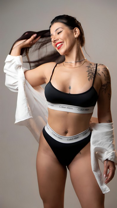 Nova Tiazinha: Mis Scarlett leva provocação das redes para as pegadinhas da RedeTV!