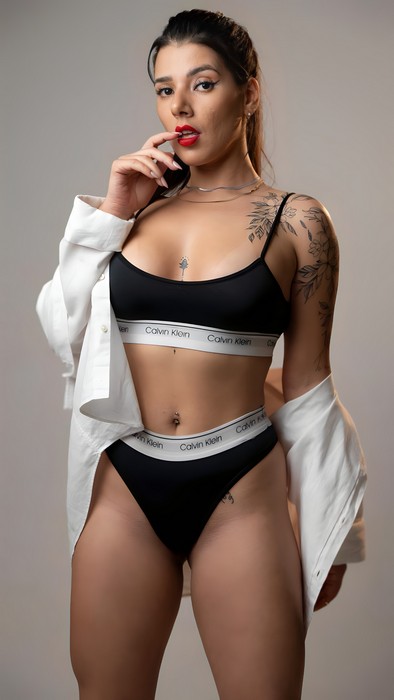 Nova Tiazinha: Mis Scarlett leva provocação das redes para as pegadinhas da RedeTV!