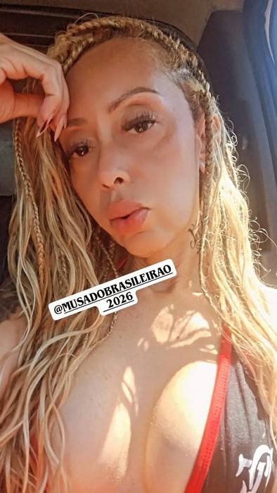 Musa Rubro-Negra Taty Trike incendeia a praia do Flamengo na celebração do Tetra!