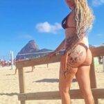 Musa Rubro-Negra Taty Trike incendeia a praia do Flamengo na celebração do Tetra!