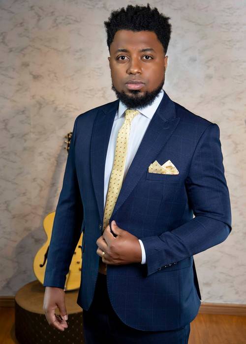 Jimi Oliver desafia o palco do Blue Note Rio com tributo a George Benson