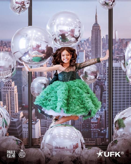 Athena Emerim, é a nova estrela do Universal Fashion Kids