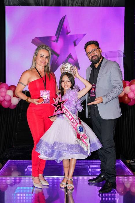 Athena Emerim, é a nova estrela do Universal Fashion Kids