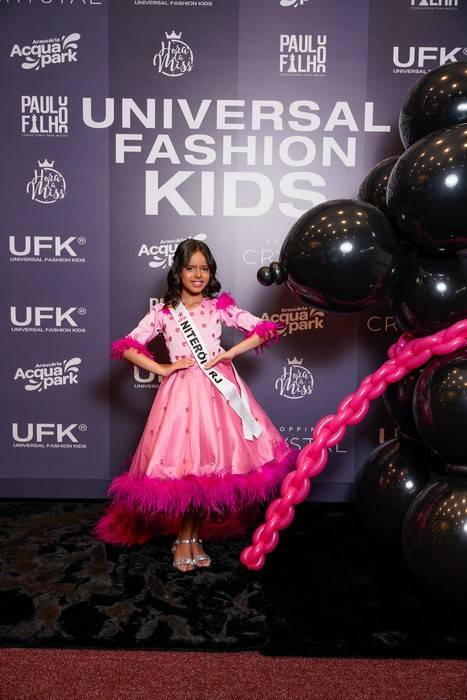 Athena Emerim, é a nova estrela do Universal Fashion Kids