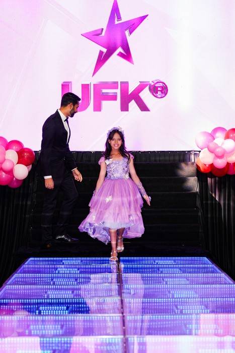 Athena Emerim, é a nova estrela do Universal Fashion Kids