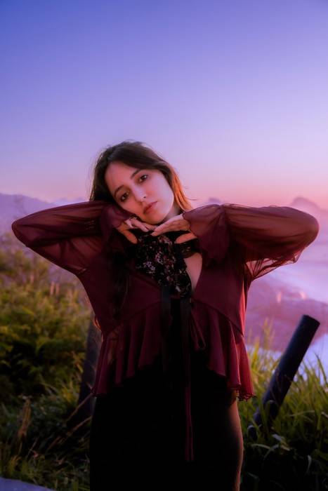 Beatrice lança o romântico single “Instinto Incontrolável”