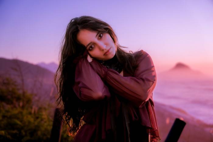 Beatrice lança o romântico single “Instinto Incontrolável”