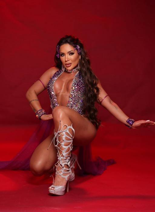 Musa no carnaval, Carla Silva desafia medo de críticas e brinca: “pelo menos meme viraliza”