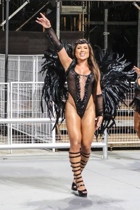 Carla Silva surpreende no primeiro ensaio como musa da Colorado do Brás