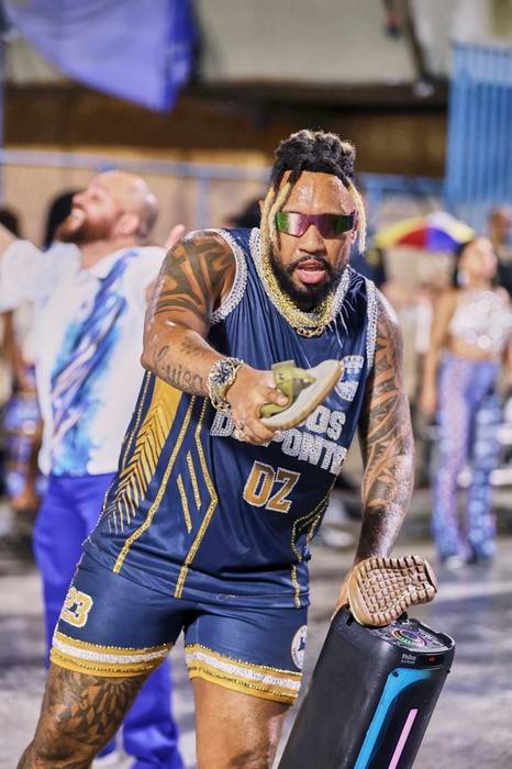 Daniel Zarmanno vira funkeiro e desfila com a Unidos da Ponte