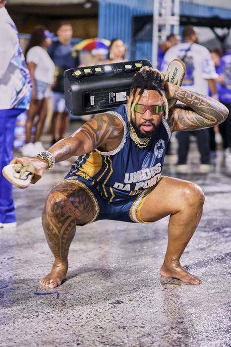 Daniel Zarmanno vira funkeiro e desfila com a Unidos da Ponte