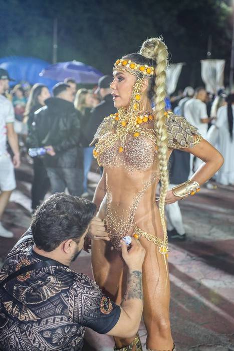 Francine Carvalho: Musa da Gaviões deixa todos impressionados com truque de fixação de tapa-sexo