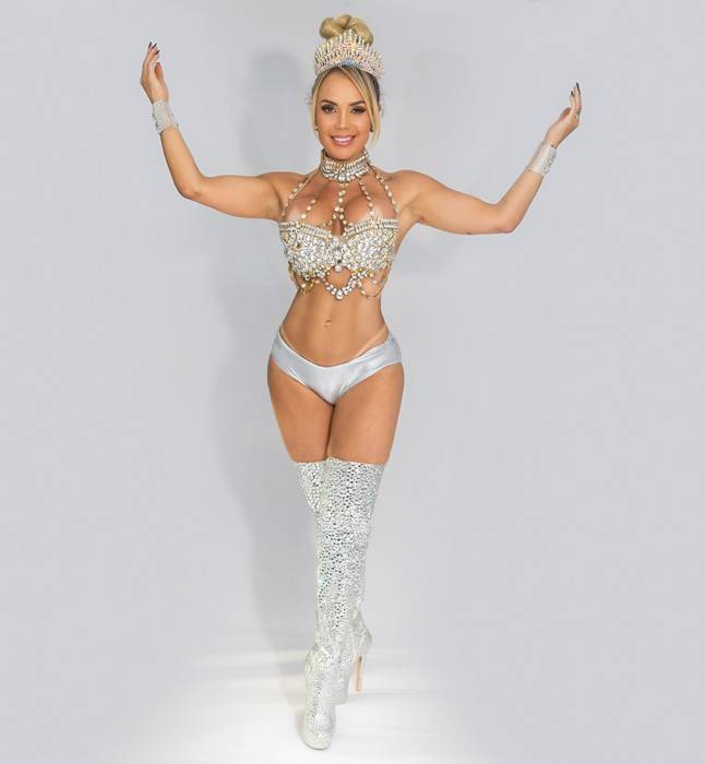 Francine Carvalho: A rainha do carnaval transforma a avenida em obra de arte