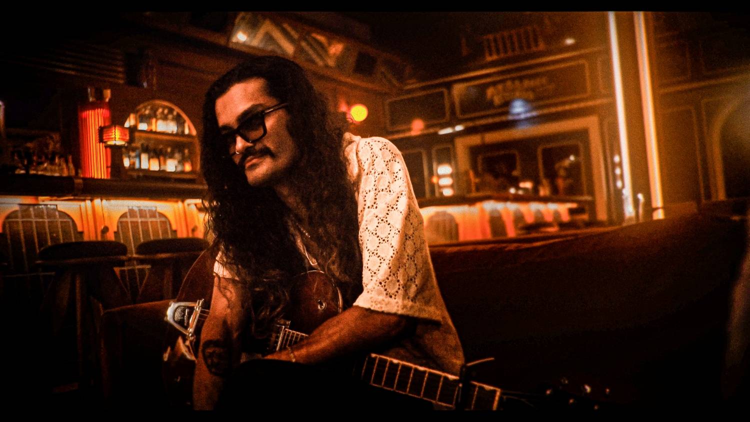 Gui Flowerz transforma distância em desejo no single “Califa”