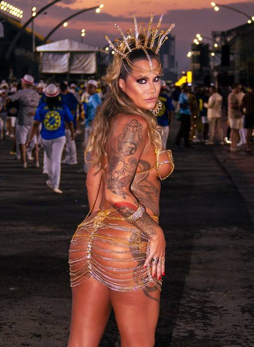 Isis Camargo: desvendando o corpo no Carnaval; uma questão de autonomia e poder