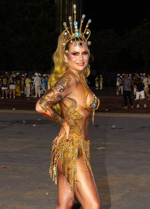 Isis Camargo: A Musa que transformou a chuva em arte