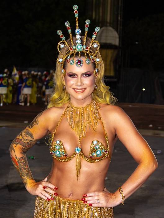 Isis Camargo: A Musa que transformou a chuva em arte