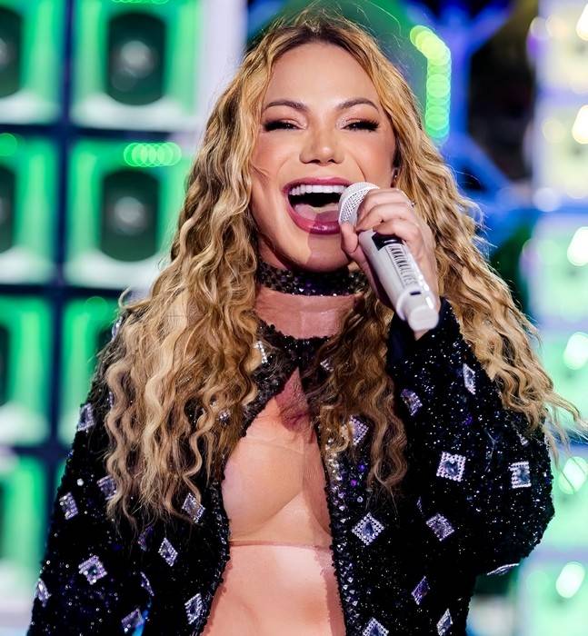 Janaina Alves fortalece suas raízes com “Forró de Paredão”: Um projeto intenso e vibrante