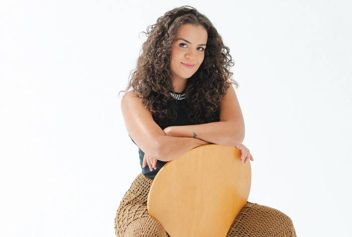 Das calçadas de Niterói ao Royal Albert Hall: Ju Rosario simboliza a resiliência feminina no mês da mulher