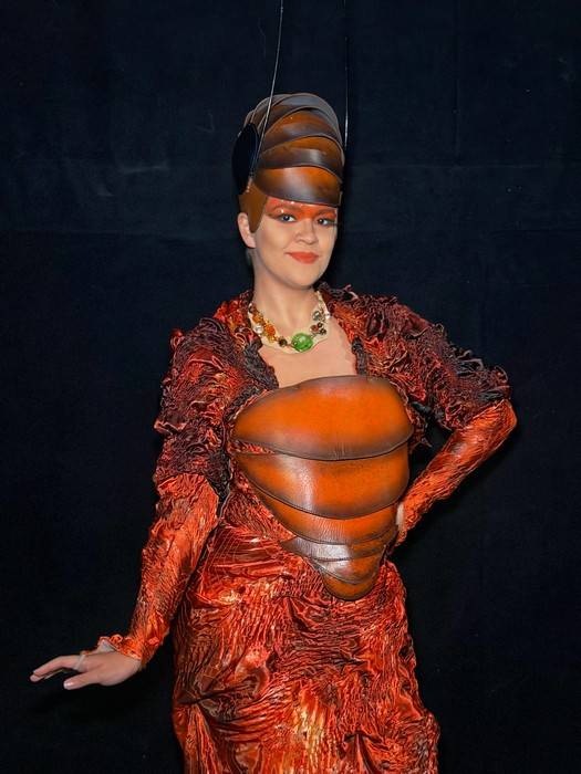 Das calçadas de Niterói ao Royal Albert Hall: Ju Rosario simboliza a resiliência feminina no mês da mulher