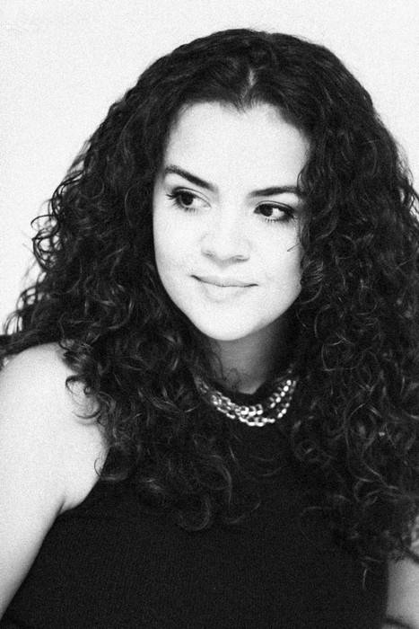 Das calçadas de Niterói ao Royal Albert Hall: Ju Rosario simboliza a resiliência feminina no mês da mulher